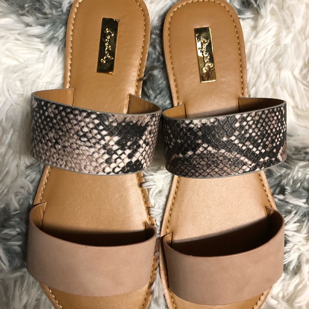 🌟Blush & Snakeskin Quipid Sandals!🌟 - Picture 4 of 7